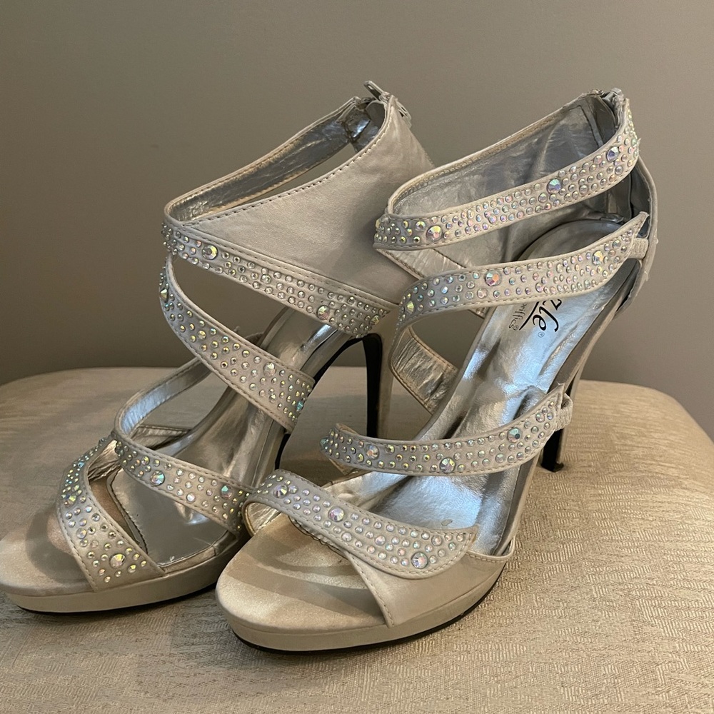 Silver rhinestone heels 🤩